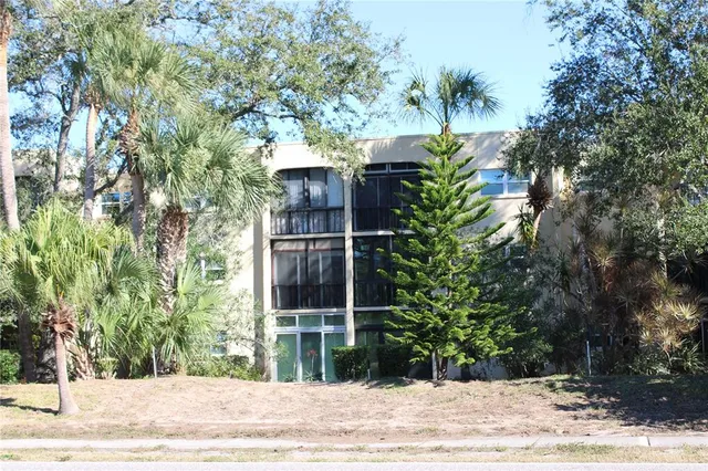 $128,000 | 11485 Oakhurst Road, Unit 1200215, Largo, FL 33774