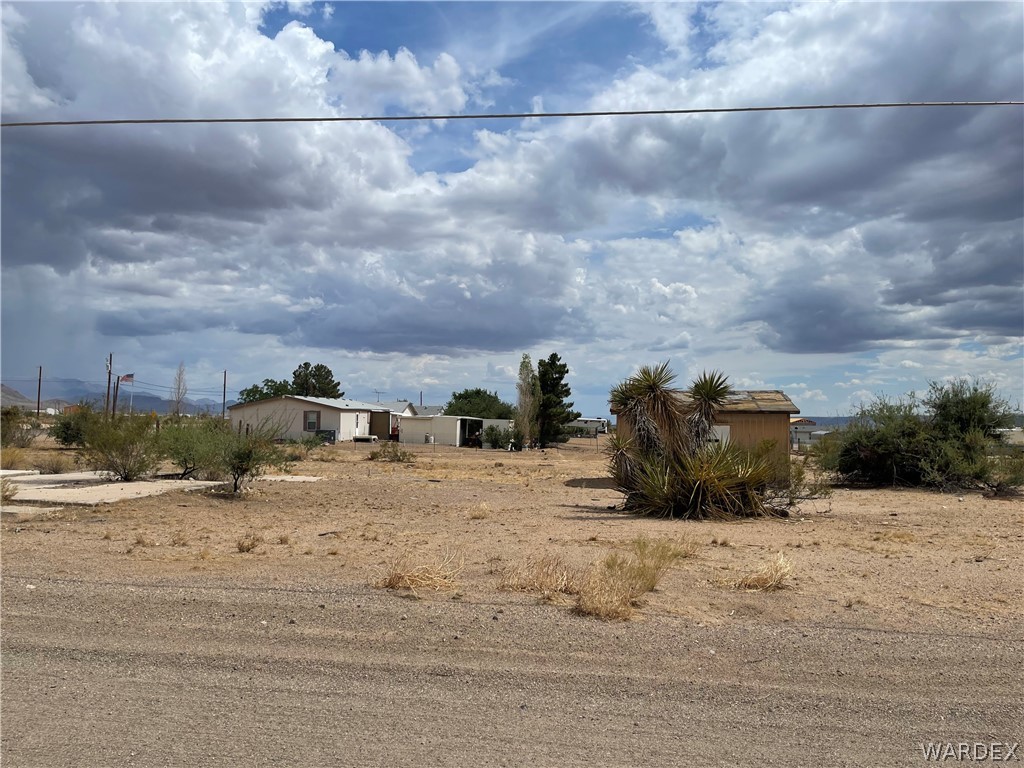 625 Bacobi Road Golden Valley, AZ 86413 - Photo 2 of 12
