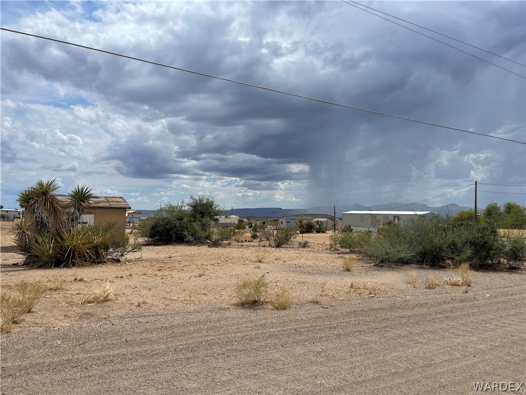 625 Bacobi Road Golden Valley, AZ 86413 - Photo 3 of 12