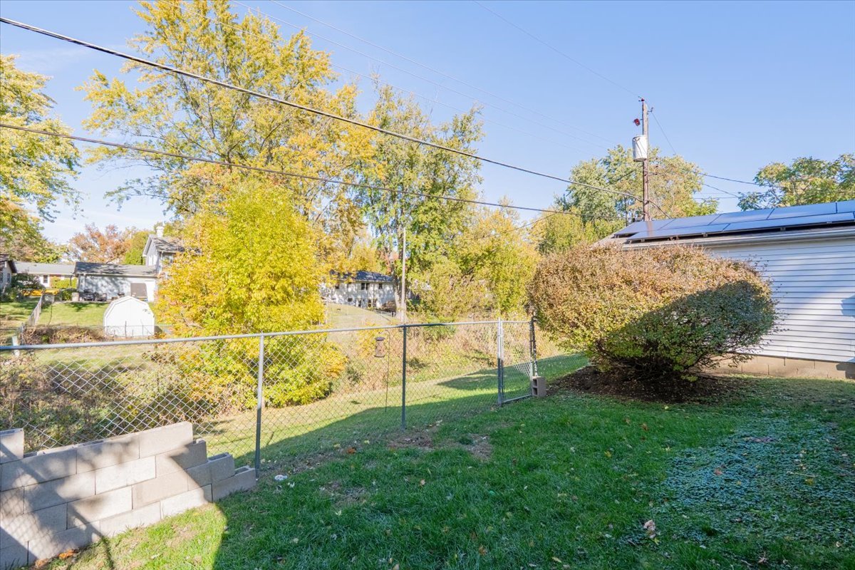 310 Rowe Drive Bloomington, IL 61701 - Photo 26 of 39 a garden view with a fountain