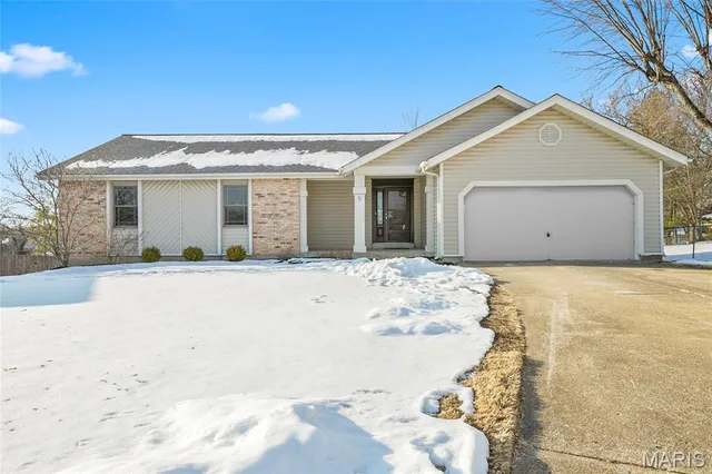 $389,900 | 5 Wood Eagles Court, St. Charles, MO 63303