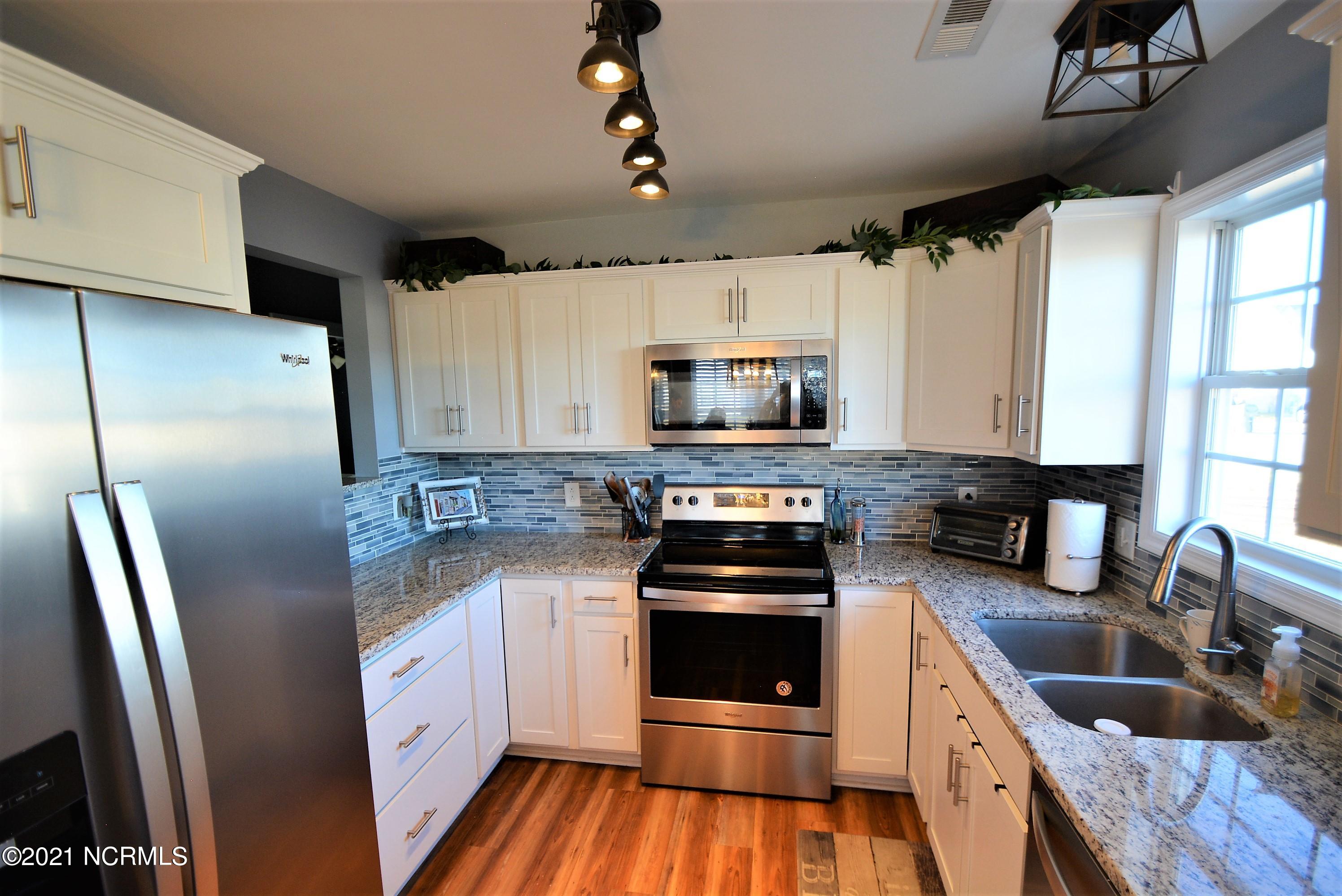 234 Rutledge Avenue Beaufort, NC 28516 - Photo 11 of 28 Jitchen
