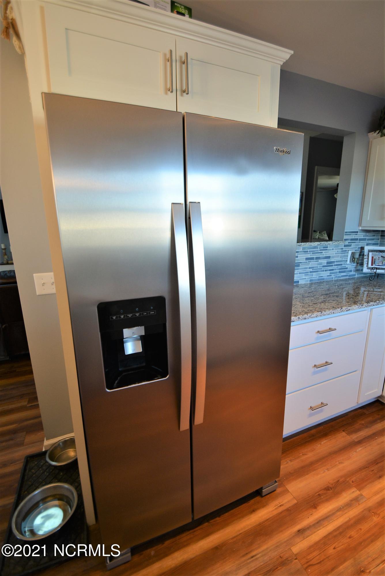 234 Rutledge Avenue Beaufort, NC 28516 - Photo 13 of 28 Large refrigerator