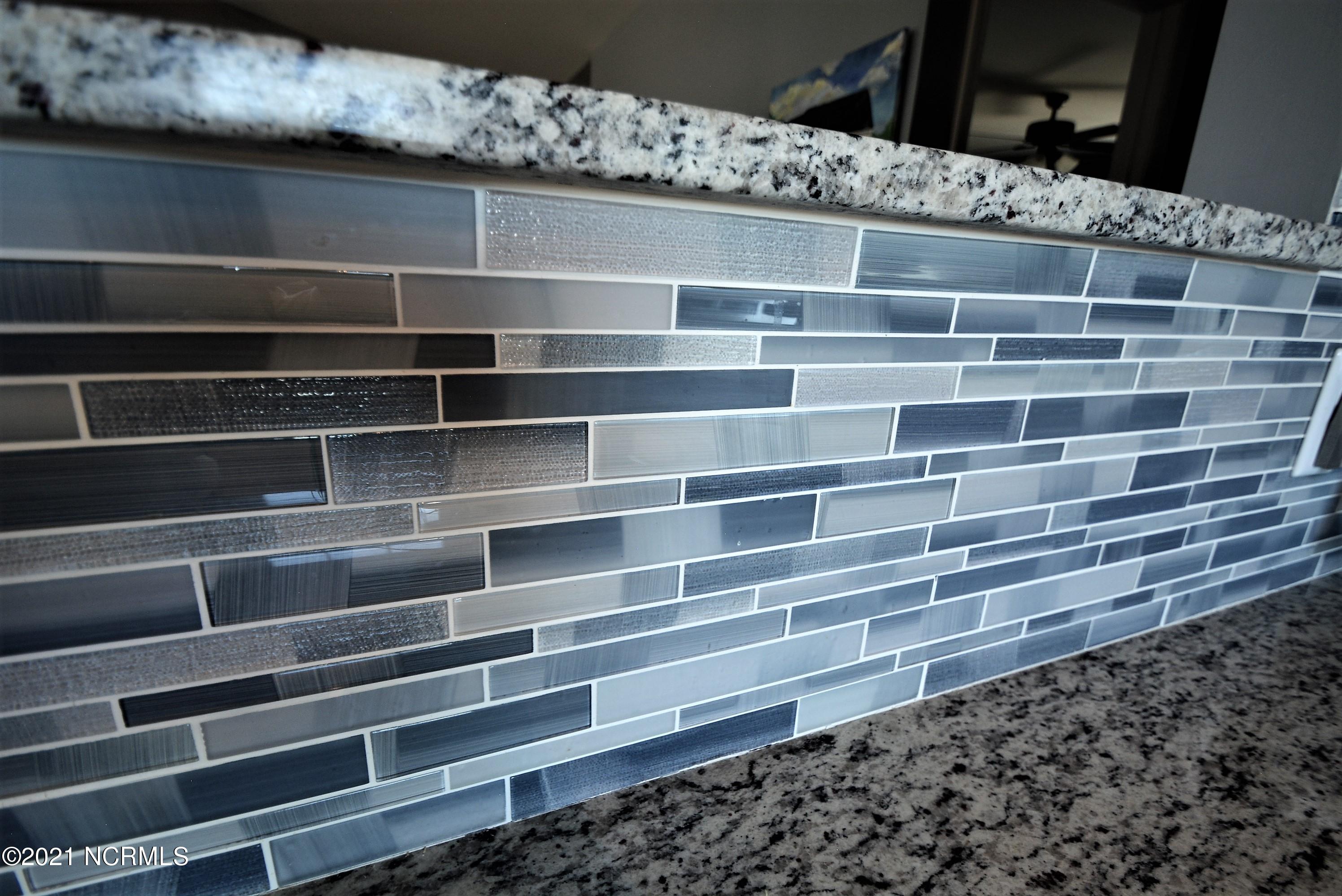 234 Rutledge Avenue Beaufort, NC 28516 - Photo 14 of 28 Tile backsplash