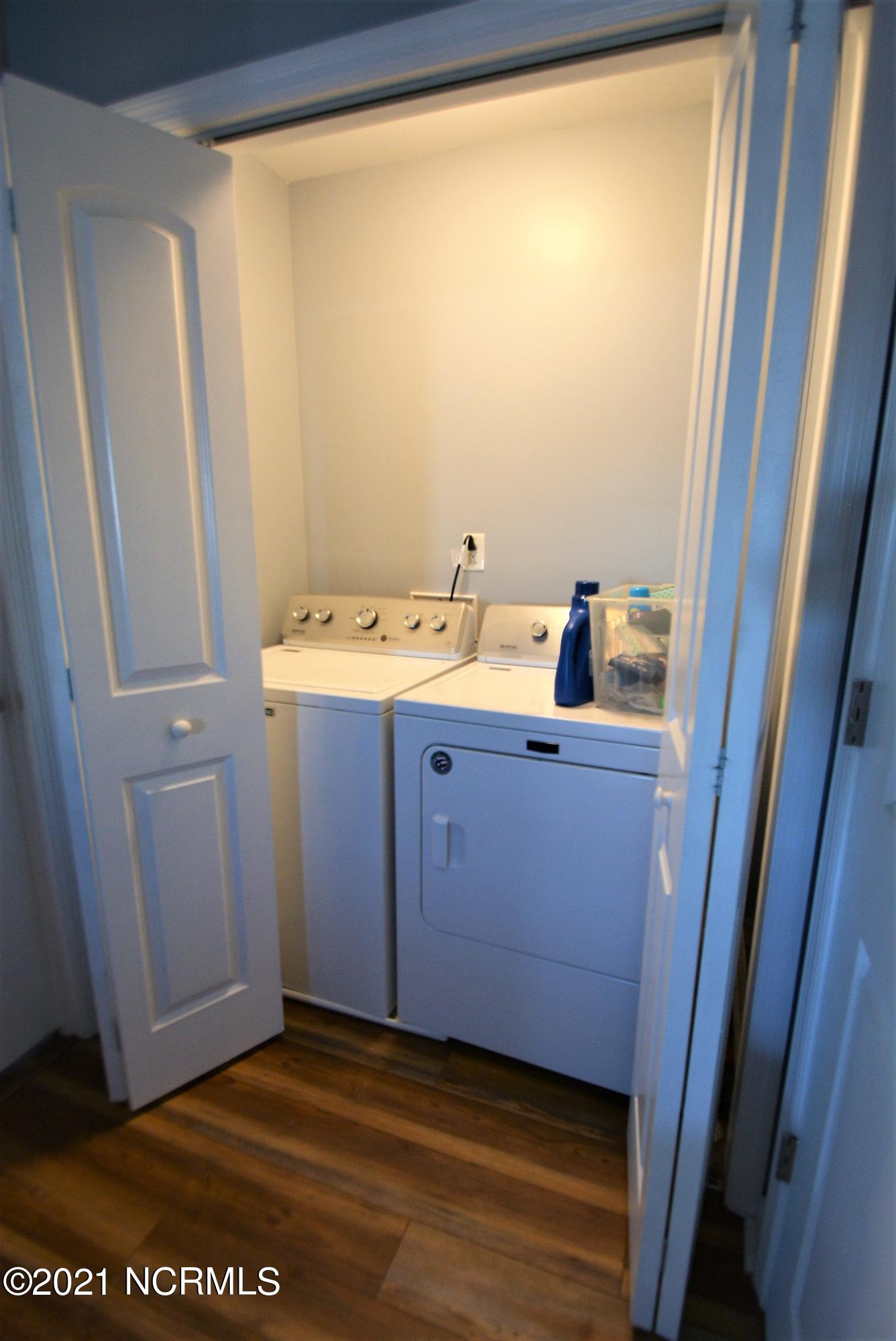 234 Rutledge Avenue Beaufort, NC 28516 - Photo 15 of 28 Laundry room