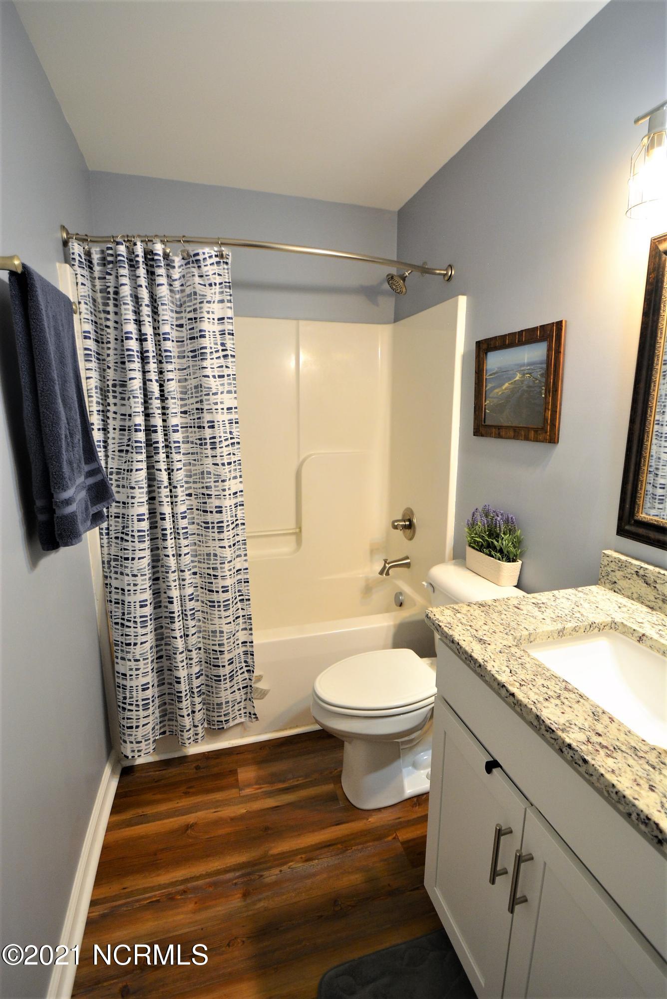 234 Rutledge Avenue Beaufort, NC 28516 - Photo 26 of 28 2nd bath