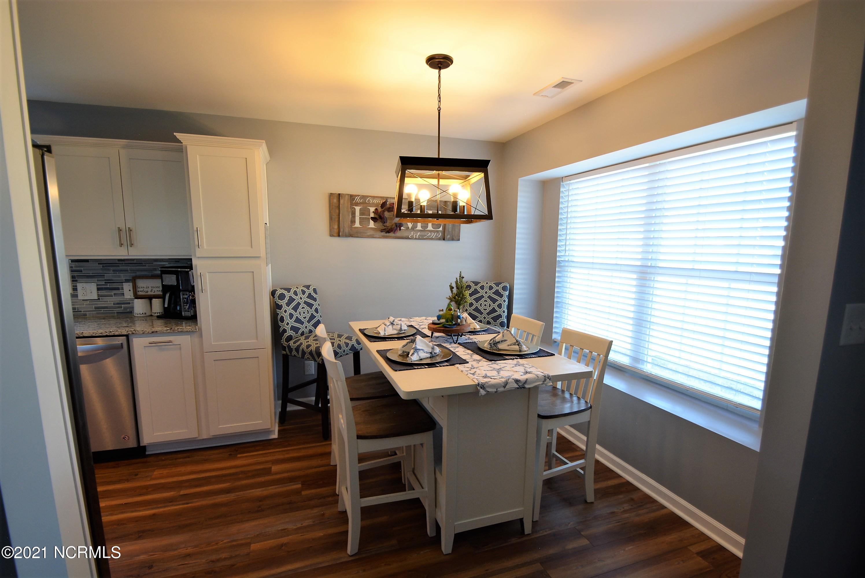 234 Rutledge Avenue Beaufort, NC 28516 - Photo 9 of 28 Dining area