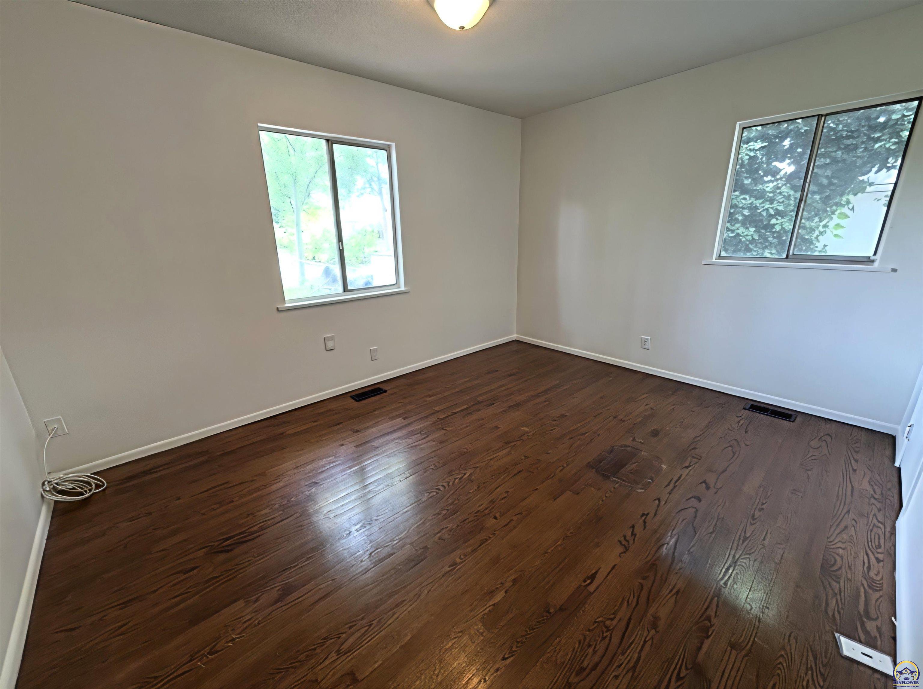873 Southeast Brookside Drive Topeka, KS 66607 - Photo 11 of 19