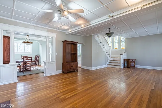 a view of a livingroom with furniture and a ceiling fan