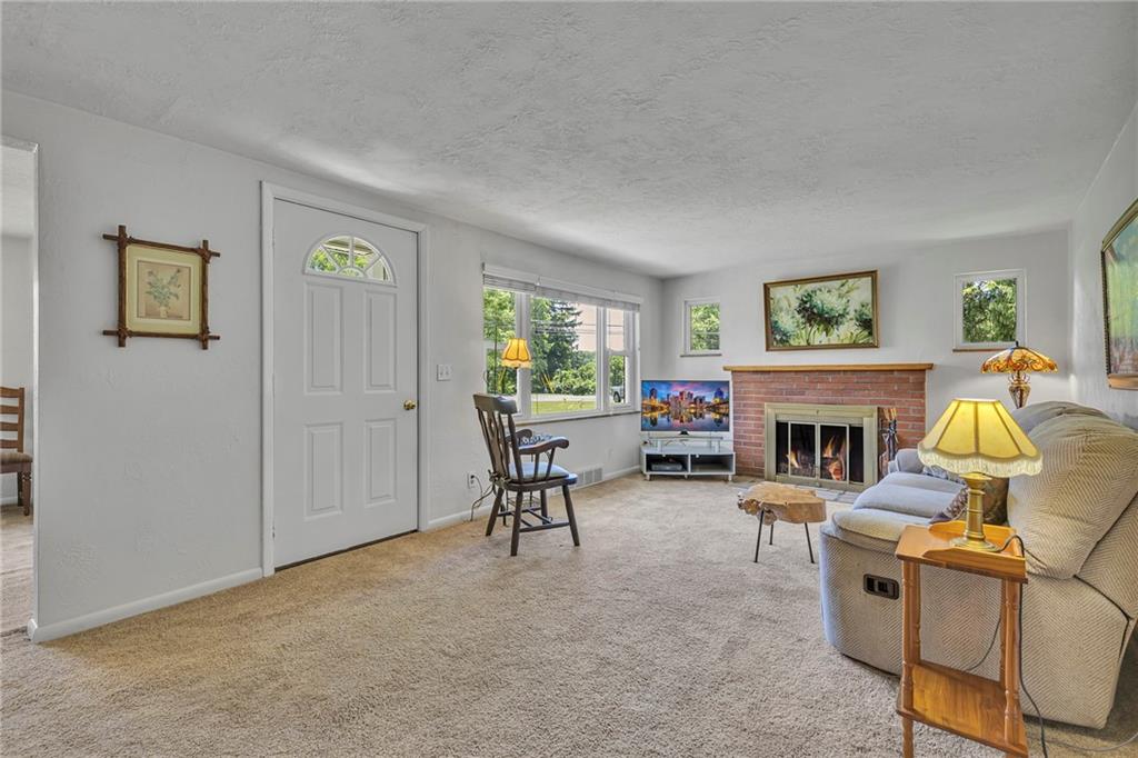 115 Shafer Road Coraopolis, PA 15108 - Photo 3 of 27