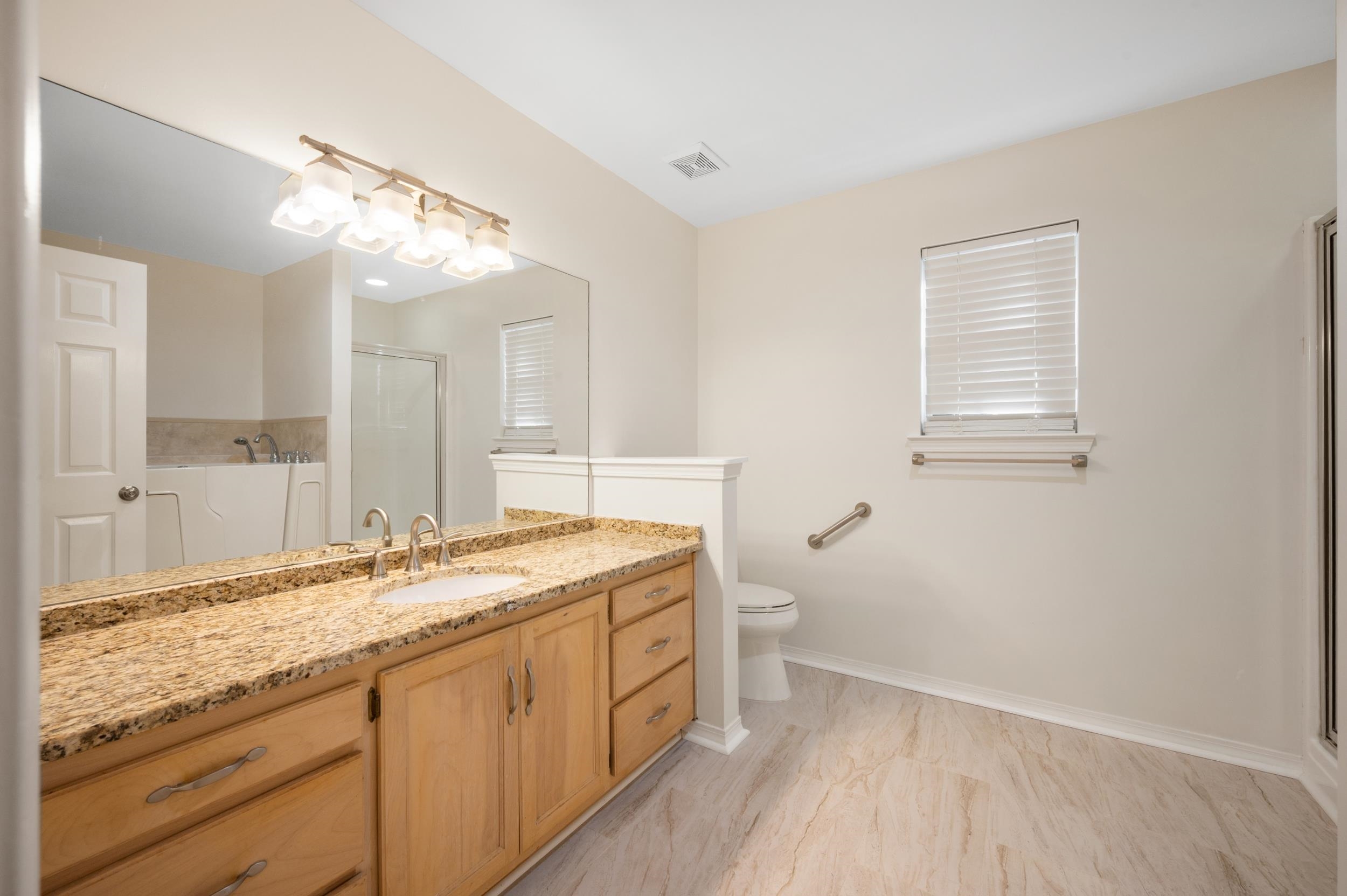 136 Donna Circle Daphne, AL 36526 - Photo 18 of 28 Bathroom