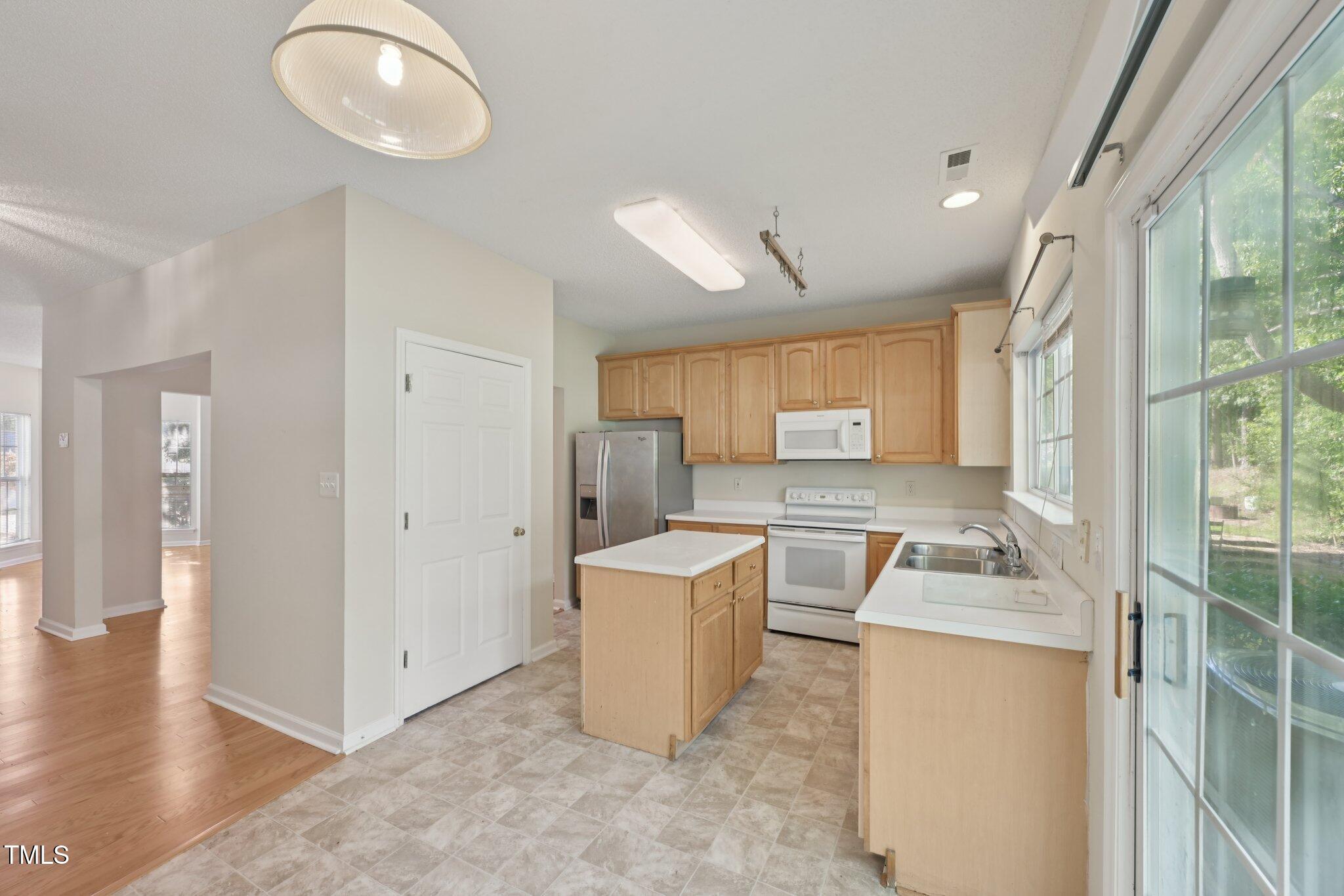1031 Lake Moraine Place Raleigh, NC 27607 - Photo 15 of 33 20-web-or-mls-Lake Moraine Pl-S2608-020