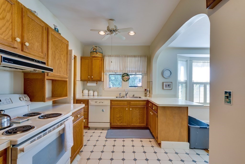 77 Marked Tree Road Needham, MA 02492 - Photo 11 of 23