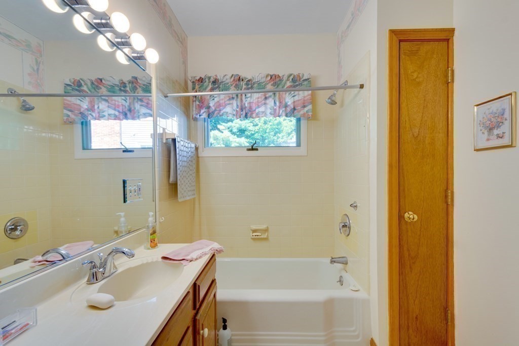 77 Marked Tree Road Needham, MA 02492 - Photo 19 of 23
