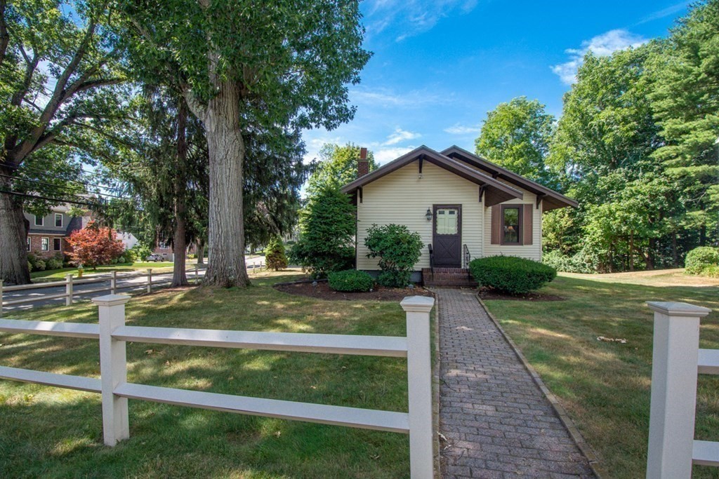 77 Marked Tree Road Needham, MA 02492 - Photo 4 of 23