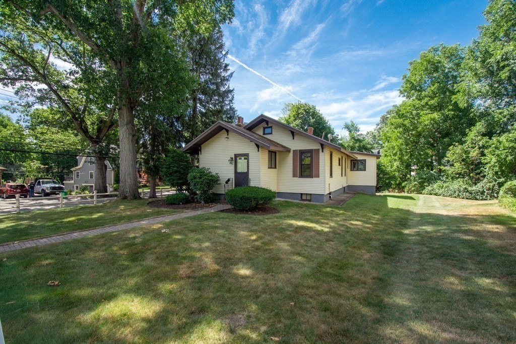 77 Marked Tree Road Needham, MA 02492 - Photo 5 of 23