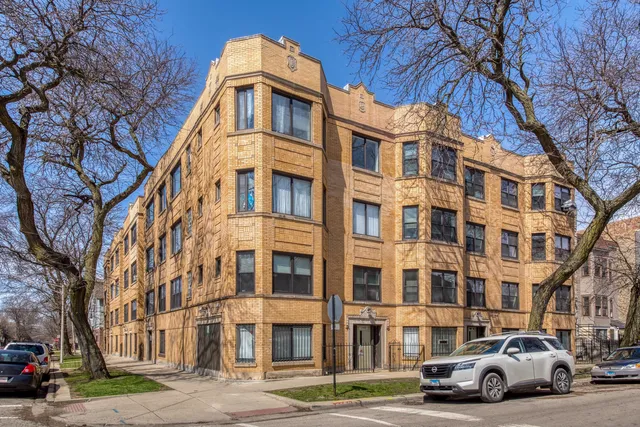 $4,000 | 3058 West Cortland Street, Unit 101, Chicago, IL 60647