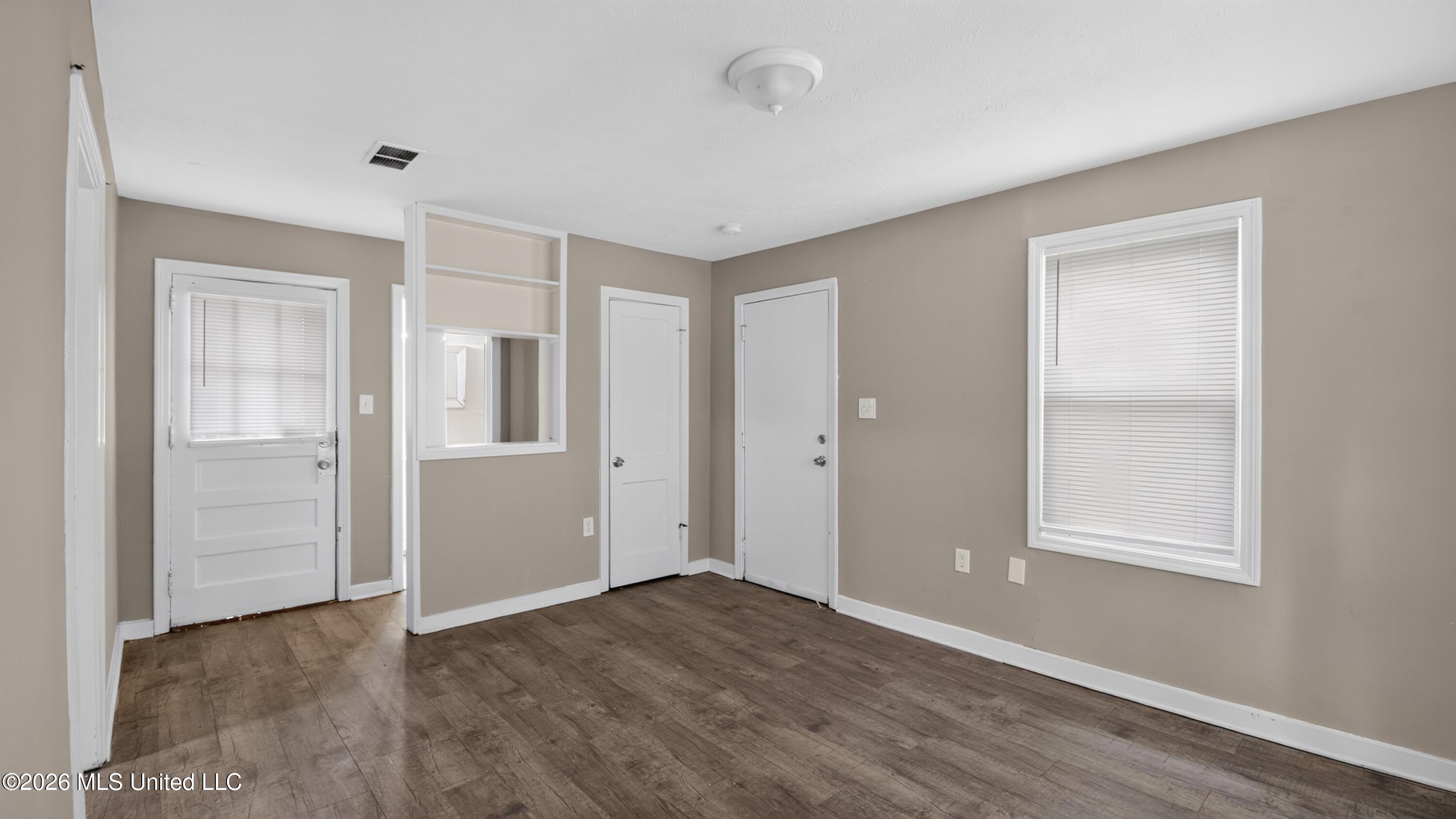 609 Launcelot Road Jackson, MS 39206 - Photo 12 of 30 15_609_Launcelot_Rd-Living_room-0399