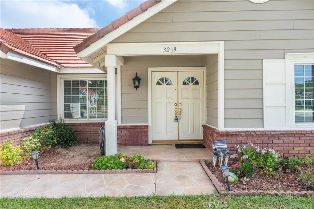 3219 Landmark Court Riverside, CA 92503 - Photo 2 of 24