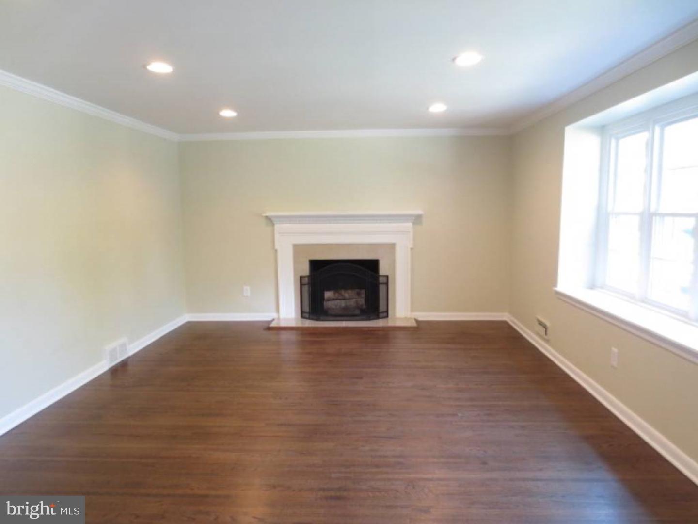 451 Covered Bridge Road Cherry Hill, NJ 08034 - Photo 4 of 21