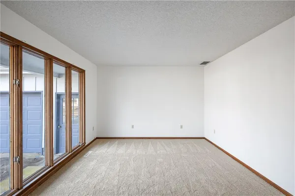 $199,500 | 603 Lakeside Court, Girard, KS 66743