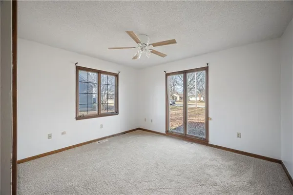 $199,500 | 603 Lakeside Court, Girard, KS 66743