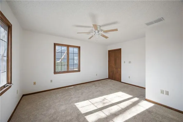 $199,500 | 603 Lakeside Court, Girard, KS 66743