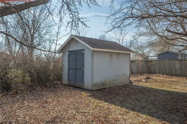 $199,500 | 603 Lakeside Court, Girard, KS 66743