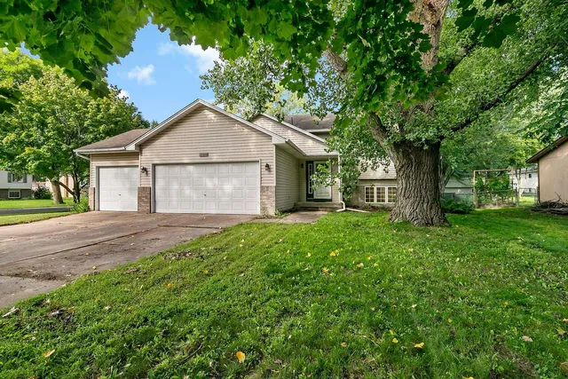 $385,000 | 12010 Eagle Street Northwest, Coon Rapids, MN 55448