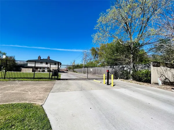 $1,375 | 8038 Sands Point Drive, Unit B, Houston, TX 77036