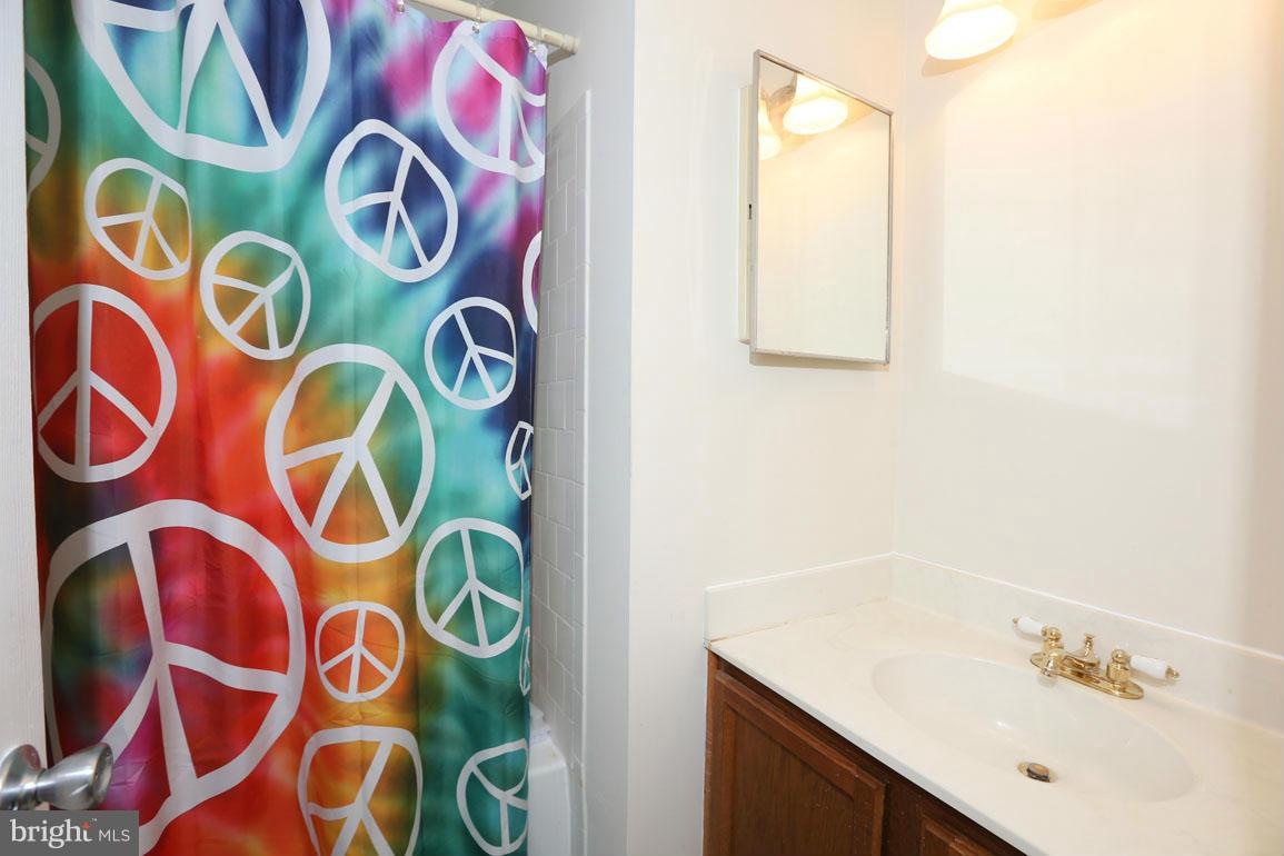 1816 Windjammer Way Gaithersburg, MD 20879 - Photo 20 of 29 a bathroom with a sink and a mirror