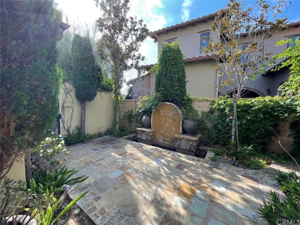 34 Silhouette Irvine, CA 92603 - Photo 4 of 17