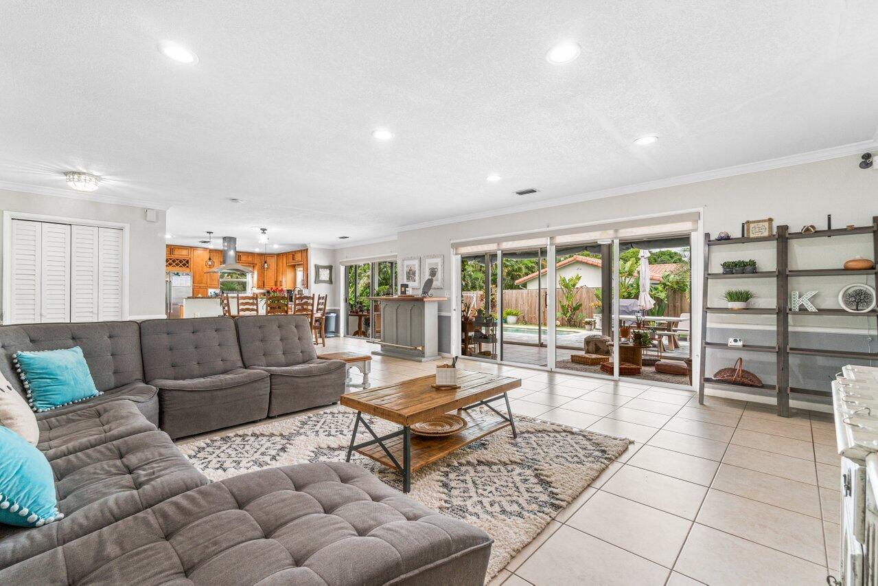 1041 Northwest 3rd Street Boca Raton, FL 33486 - Photo 8 of 35 008-1041Northwest3rdStreet-BocaRaton-FL-