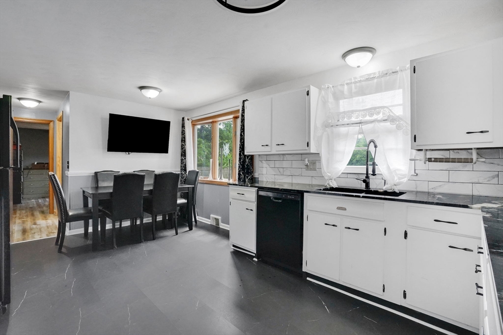 135 Bulat Drive Springfield, MA 01129 - Photo 8 of 42