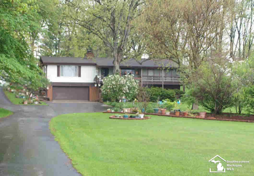 11345 Douglas Road Temperance, MI 48182 - Photo 1 of 19 Front view