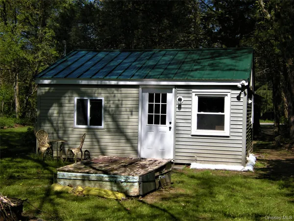 $2,000 | 406 Sepasco Center Street, Unit 1, Rhinebeck, NY 12572