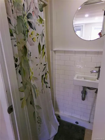 $2,000 | 406 Sepasco Center Street, Unit 1, Rhinebeck, NY 12572