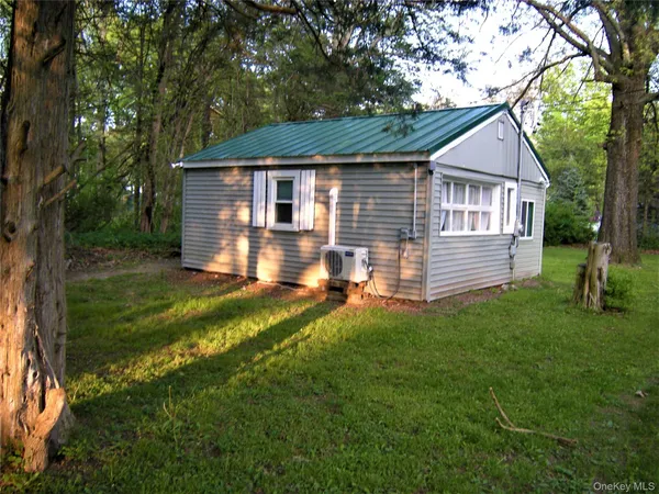 $2,000 | 406 Sepasco Center Street, Unit 1, Rhinebeck, NY 12572