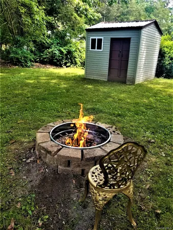 $2,000 | 406 Sepasco Center Street, Unit 1, Rhinebeck, NY 12572