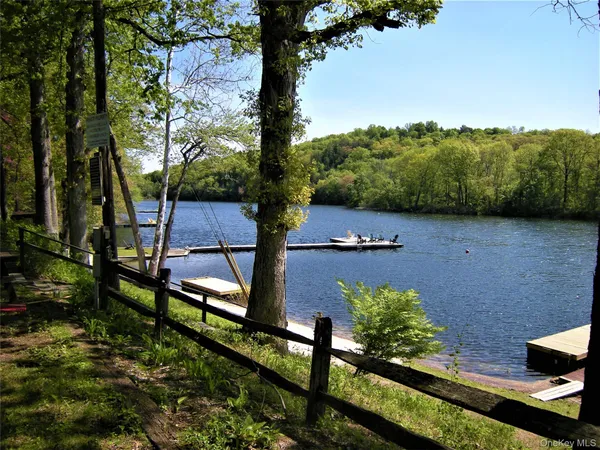 $2,000 | 406 Sepasco Center Street, Unit 1, Rhinebeck, NY 12572