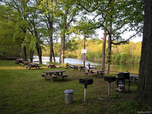 $2,000 | 406 Sepasco Center Street, Unit 1, Rhinebeck, NY 12572