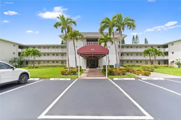 $190,000 | 1000 Hillcrest Court, Unit 214, Hollywood, FL 33021