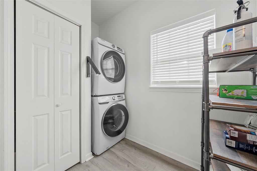 1200 North 15th Street Waco, TX 76707 - Photo 15 of 19 a utility room with dryer and washer