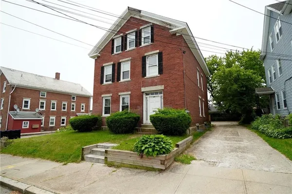 $1,900 | 26 Farm Street, Unit 2, Woonsocket, RI 02895
