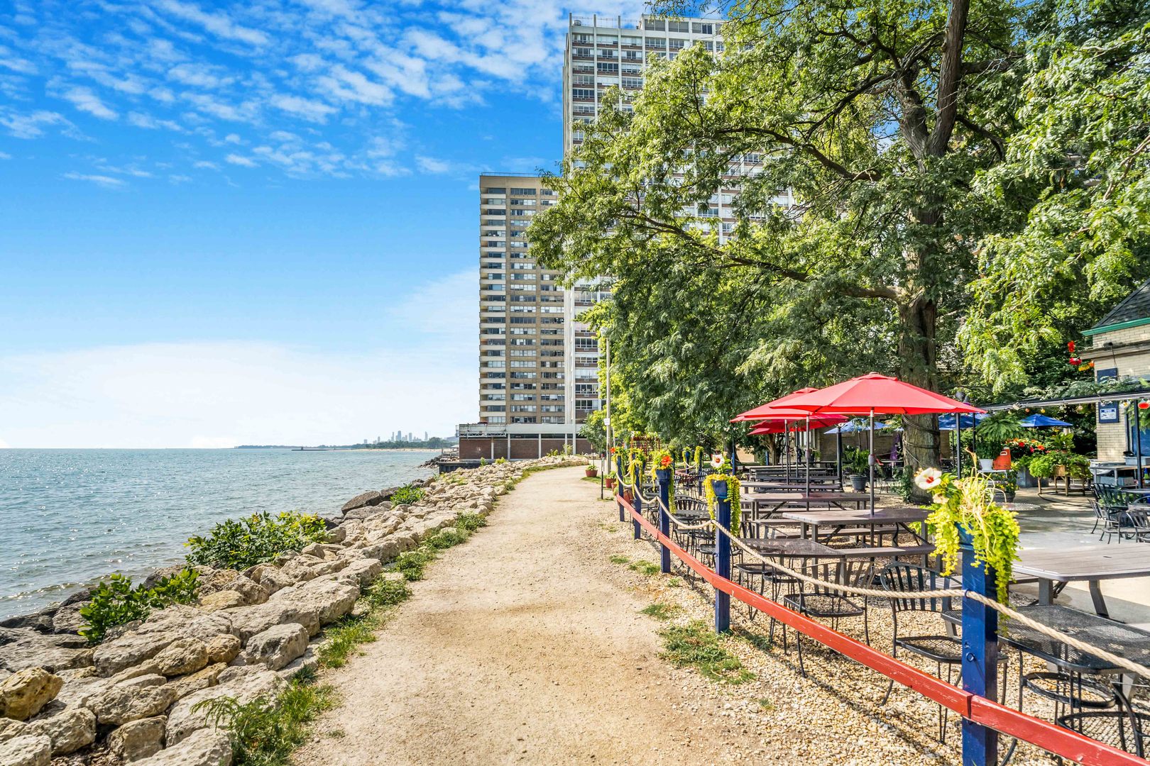 6171 North Sheridan Road, Unit 2804 Chicago, IL 60660 - Photo 13 of 27 a view of a balcony with sitting area