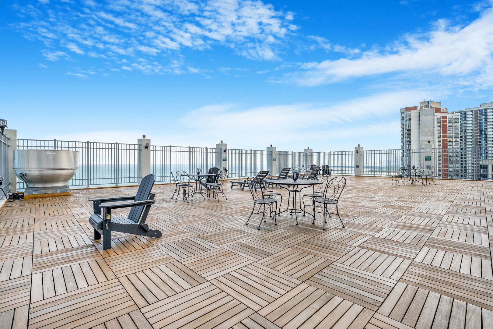 6171 North Sheridan Road, Unit 2804 Chicago, IL 60660 - Photo 18 of 27 a view of a terrace with wooden benches