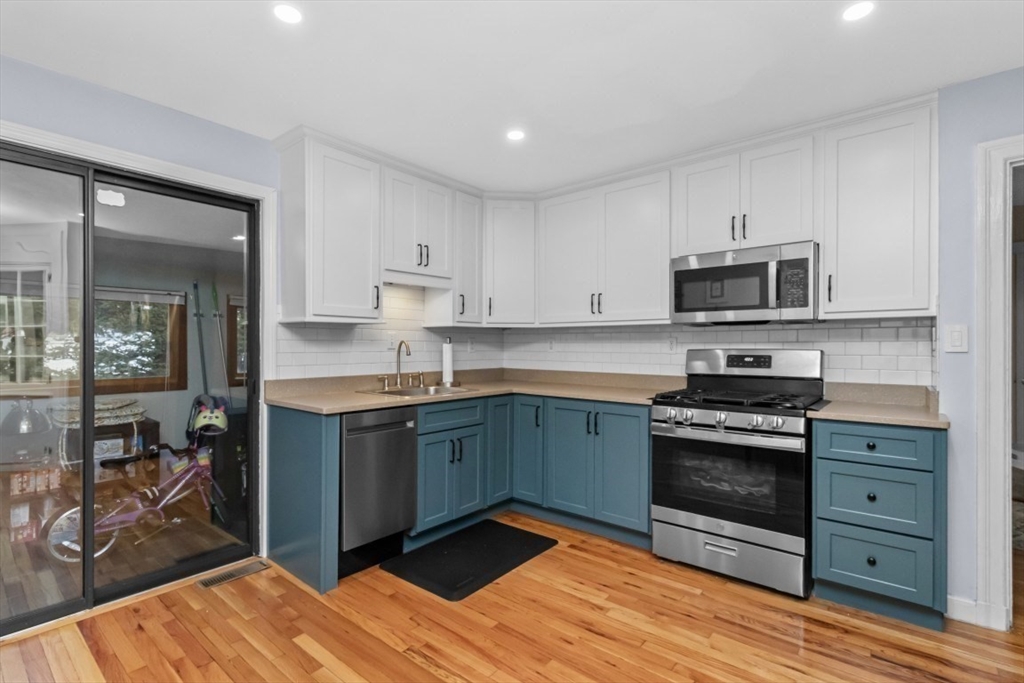 102 Milton Street Boston, MA 02124 - Photo 4 of 19