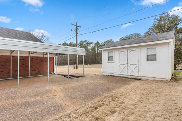a view of a house with garage