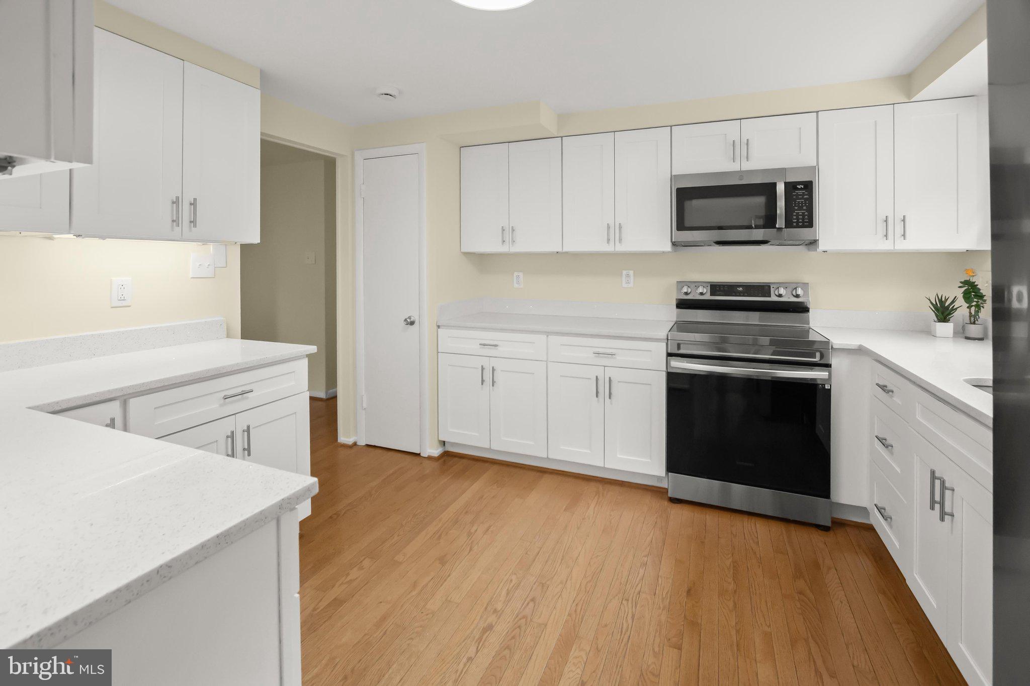 5174 Downwest Ride Columbia, MD 21044 - Photo 12 of 51 Beautifully updated kitchen