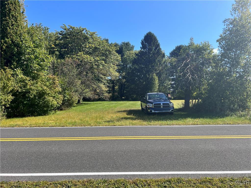 330 Long Mountain Road Effort, PA 18330 - Photo 3 of 8 Gallery Image 3